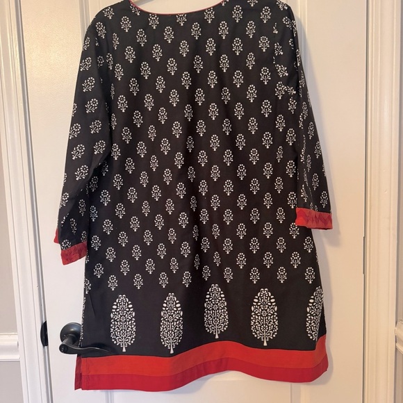 Soft Surroundings Bohemian Floral Black and Red Patterned Women's Tunic Dress - Picture 2 of 8